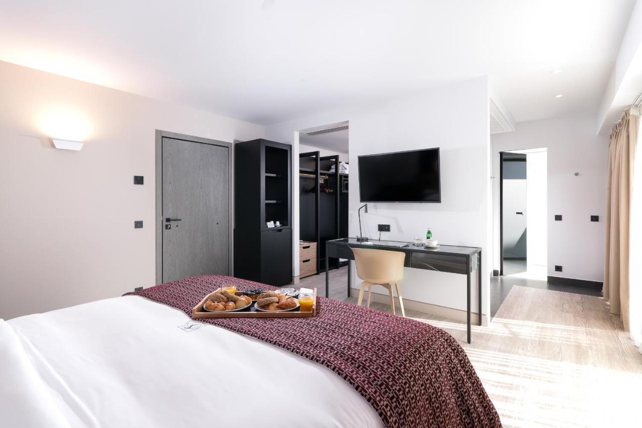 S Hotel Boutique Tesalonika Bagian luar foto A room at the hotel