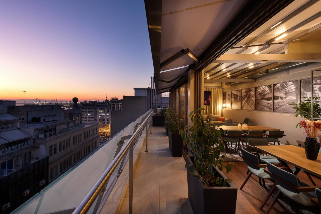 S Hotel Boutique Tesalonika Bagian luar foto The rooftop bar at the hotel